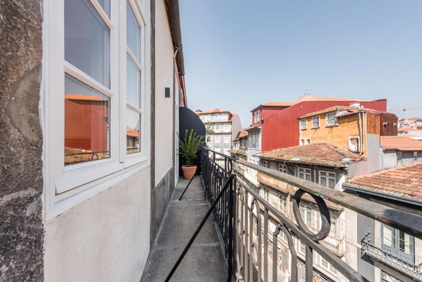 Guestready - Chic Retreat In The Heart Of Porto Apartment Exterior photo